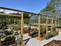 potager with pimpinell greenhouse