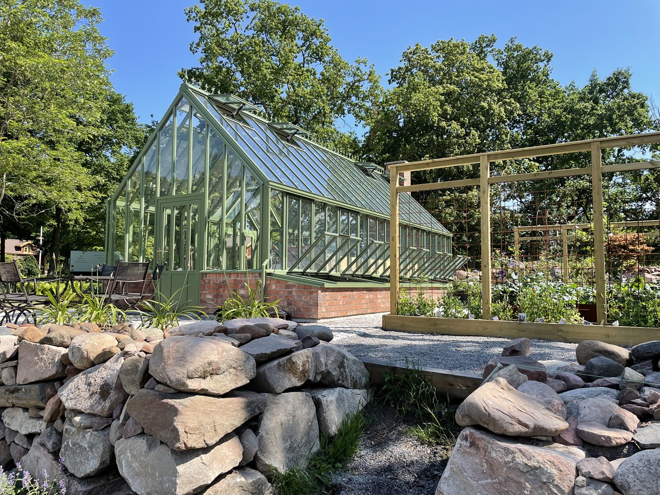 The rose greenhouse pimpinell with coldframes